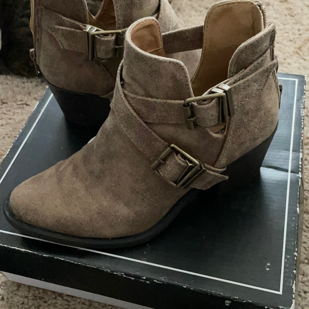 Worn One Time - Very Good Condition - image 1